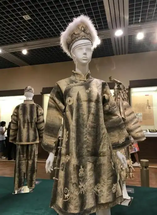 黑龙江有这样一群人,鱼皮用来做鞋子,做衣服,厉害了!