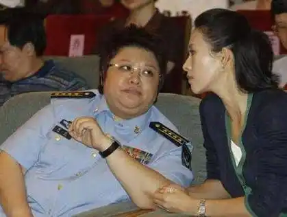 管彤终于不再隐瞒,坦言和韩红的真实关系,难怪她不主持舞台