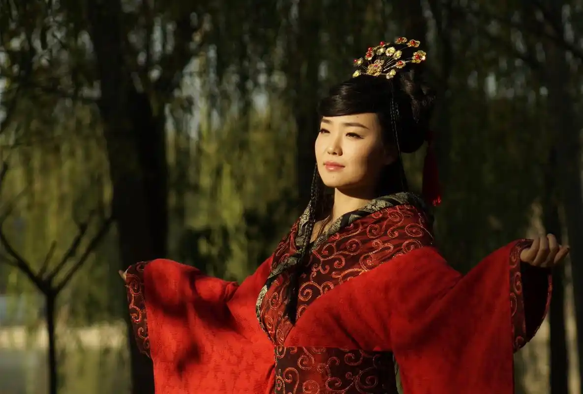 古典美女演绎那些惊艳了5000年的古风诗词