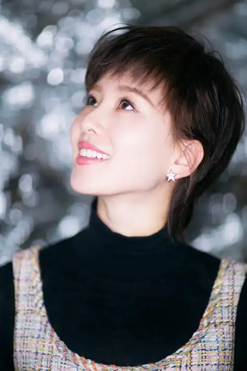 刘诗诗短发美艳迷人活动图片