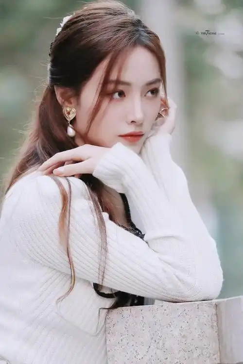 许佳琪的长发好美依旧漂亮迷人