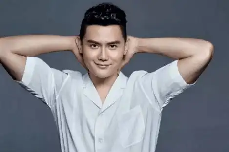 曾经主演过《青年霍元甲》,《一路繁花相送》等电视剧,这次在《无畏者