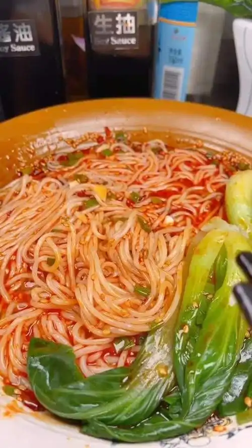 这天气吃麻辣面真过瘾