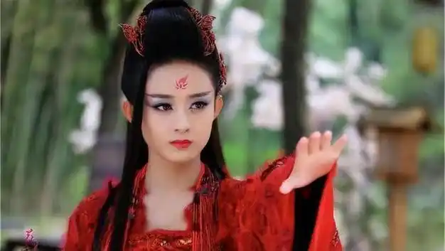 如果说陆贞是赵丽颖事业的涅槃,那么花千骨绝对称得上是高光.