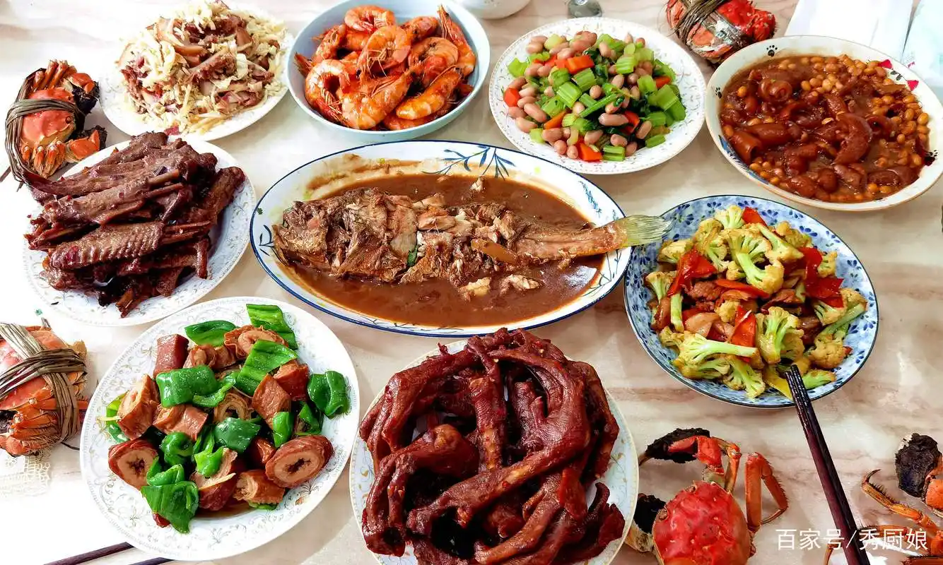 婆婆生日媳妇主厨,一桌饭菜走红朋友圈,网友:吃得寒酸,真抠门