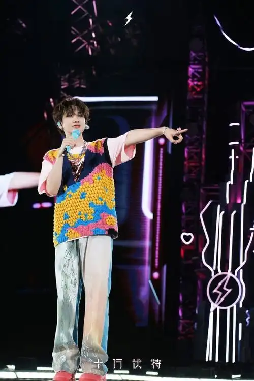 汪苏泷多巴胺毛衣