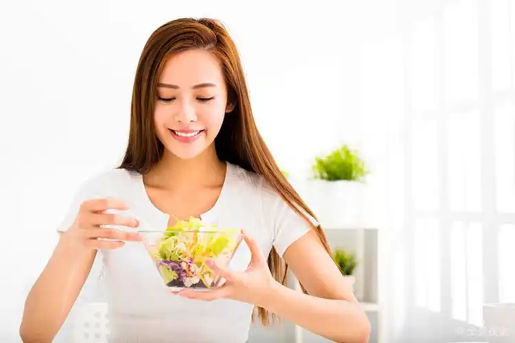 美女_吃饭_健康食物_高清图片_全景视觉