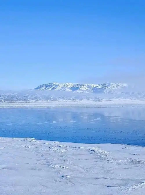 湖水蓝是什么颜色