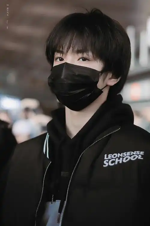 回味 19年很狼的一次机场    @时代少年团-刘耀文  #青年演员刘耀文