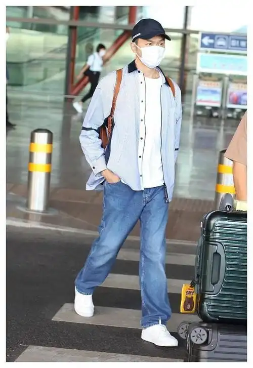 男人想年轻不要乱穿衣看张智霖的造型50岁穿出20多岁的状态