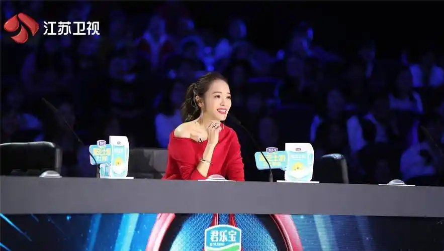 多面主播侯佩岑展露花式技能 惊喜助阵《百变达人》_评价_吴青峰_舞台