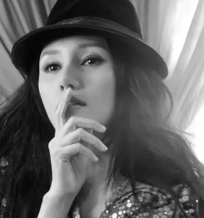 袁泉摩登礼帽写真黑白影像舞台人生