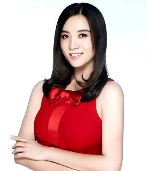 曾被4个男人猛追,和5婚导演同屋5年,如今42岁仍单身的她咋样了