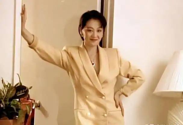 王姬:儿子有智力障碍,自己被骗光积蓄,却让女儿上交10年工资