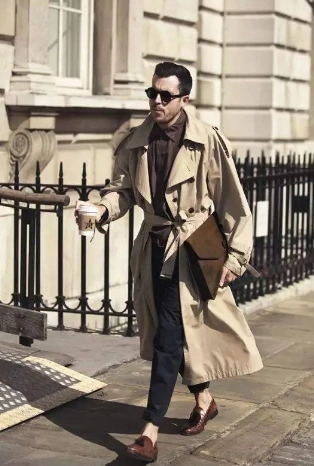 海尔:【90秒知道】走路带风的诀窍是得有一件风衣