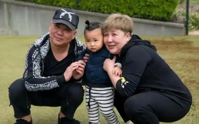 如今,郭德纲夫妻事业有成,一家四口其乐融融,是圈内公认的幸福