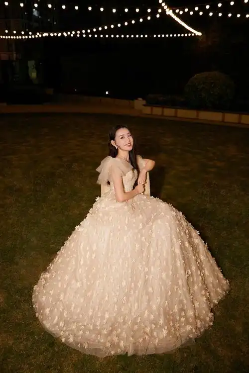 蒋依依金鸡礼服造型