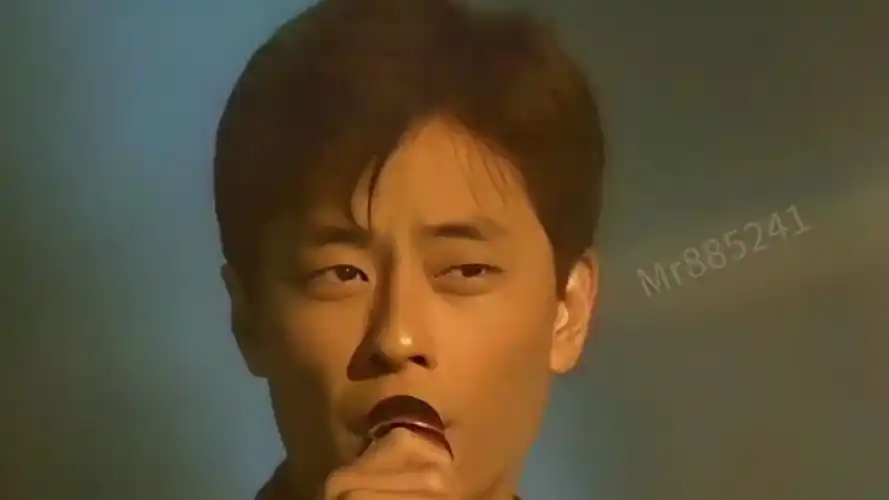 王杰的经典歌曲#英雄泪 ,承载了无数7080后的青春回忆,风里来雨里去