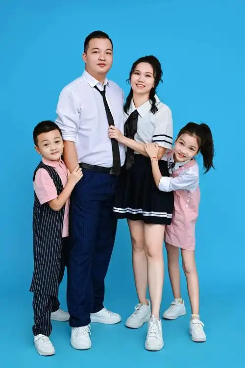 一家四口 #儿女双全此生足矣 你和我变成了我们,到现在一家 - 兑趑