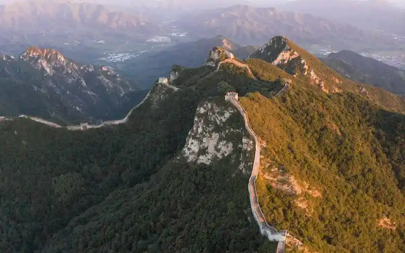 航拍最惊险的箭扣长城---鹰飞倒仰