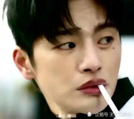 徐仁国主演的某天灭亡走进我家门徐仁国叼烟动作吸引万千网友我爱了