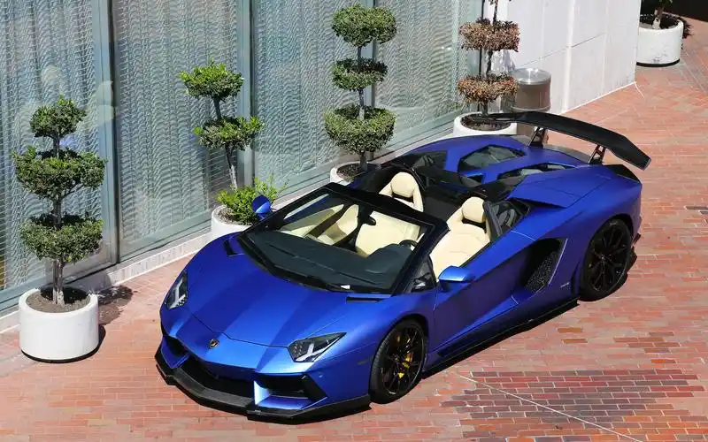 兰博基尼aventador lp700-4磨砂蓝色超级跑车壁纸