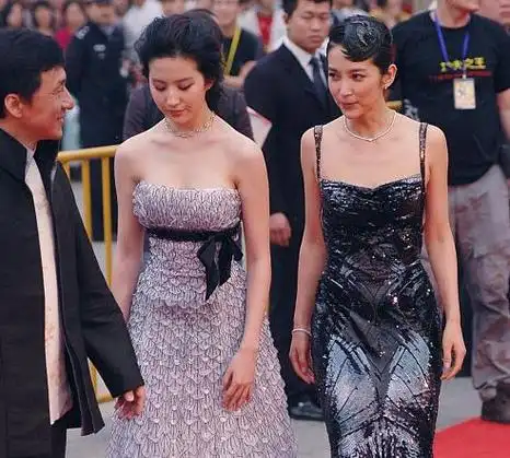 刘亦菲和李冰冰并肩走红毯照片网友气质根本没法比