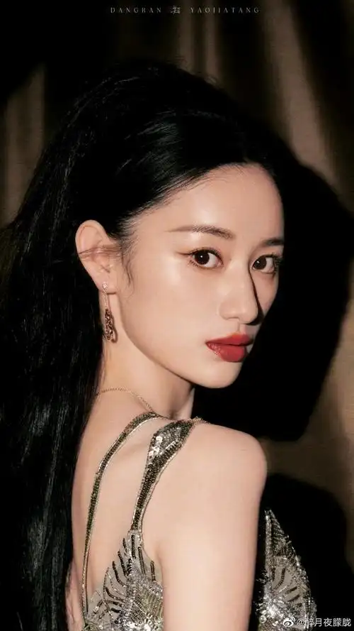 郭晓婷这个造型很好看!摩登复古的美人儿……_高清图集_新浪网