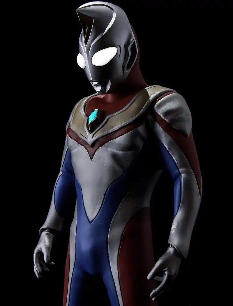 戴拿奥特曼其实就是个该溜子,溜到哪里支援哪里!