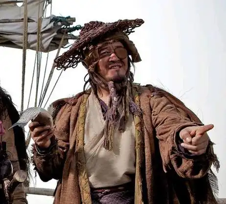 赵本山《大笑江湖》造型扮嘻哈河盗