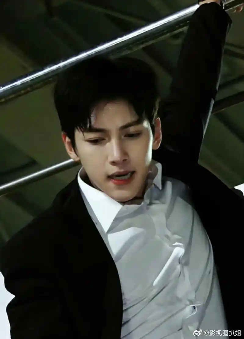 大家觉得池昌旭和车银优谁更帅?