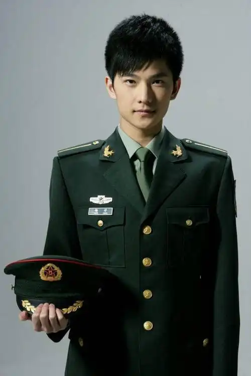 杨洋军装照提示:支持← →箭头翻页