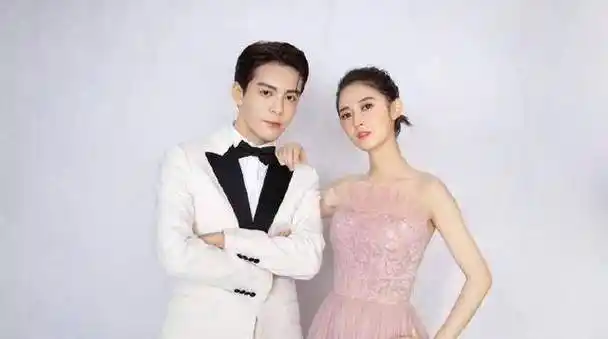 原创《倚天屠龙记》最佳cp同框了!曾舜晞陈钰琪重聚,合照唯美甜蜜