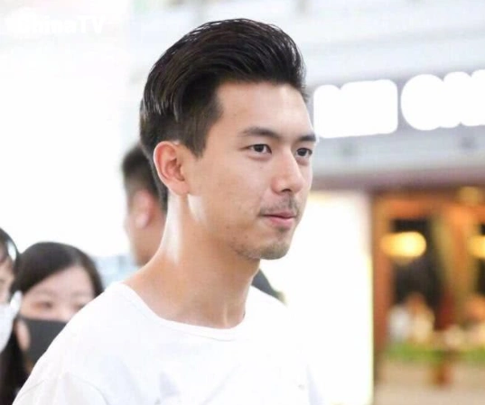 李现最近的照片:满嘴的胡茬变身大叔,小鲜肉形象全无