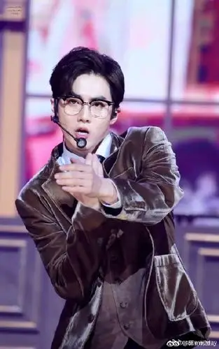 真话八卦姐:【v】刷一发超好看的戴眼镜的#suho# #金