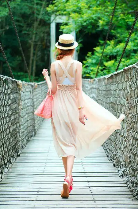 高腰褶皱雪纺长裙 红人包包 欧美平底鞋,呵,有人说:这个背影美爆了!