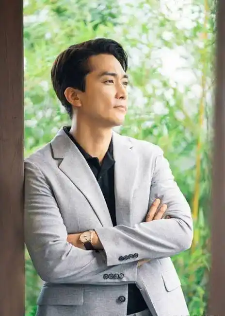 抢兄弟女友作假逃脱兵役,用出位博眼球,初代韩剧男神人品堪忧_宋承宪