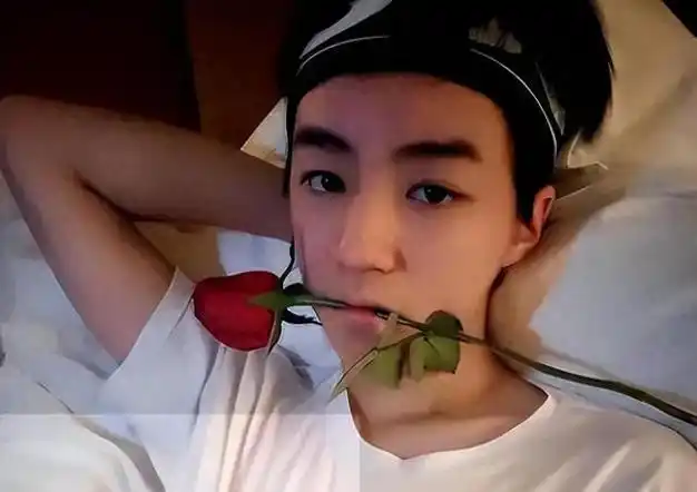 曝王俊凯养嫂子事件被实锤,与杨柳穿情侣鞋,人前避嫌人后黏一起|娱乐