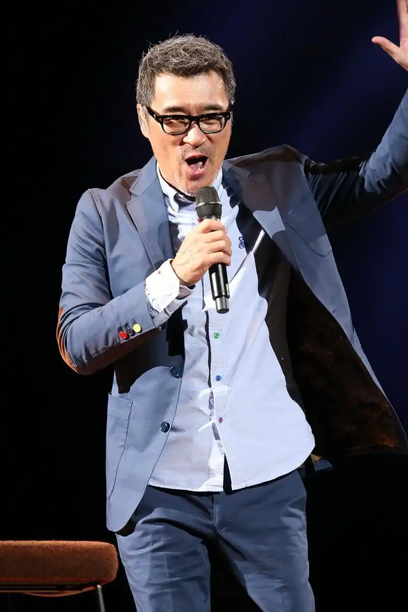 李宗盛给新人歌手下跪,只求能按照自己的想法唱歌.