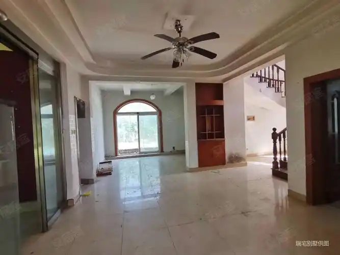 新金榜美墅700平大花园独栋低价急售诚意出售有钥匙