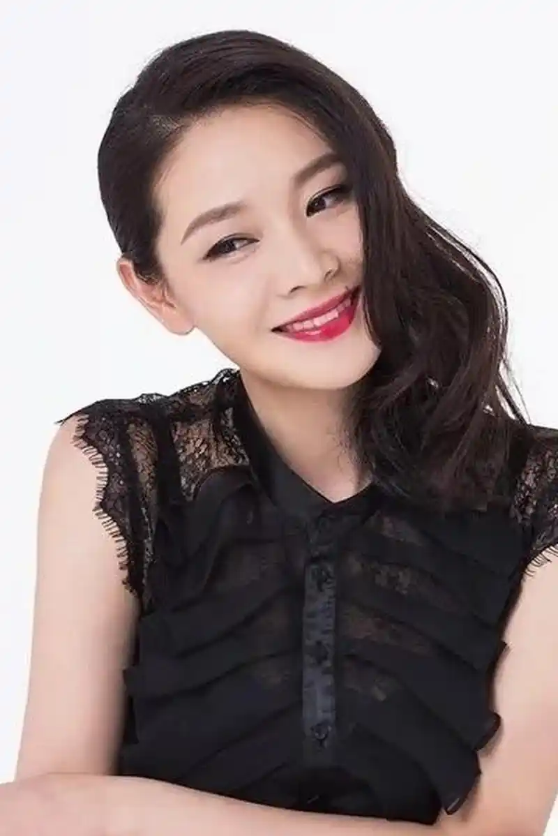 王维维有着性感迷人的身材,美艳绝伦的外貌和艳冠群芳的气质,可是从来