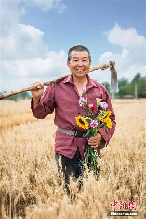 最美笑容在他镜头下绽放,定格了岁月,温柔了时光