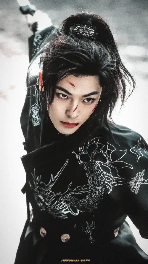 侯明昊脸和身材各自精彩