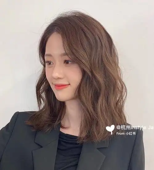 中短发蛋卷头齐肩法式烫减龄显发量