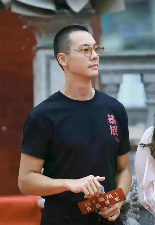 陈伟霆暴风寸头剧照