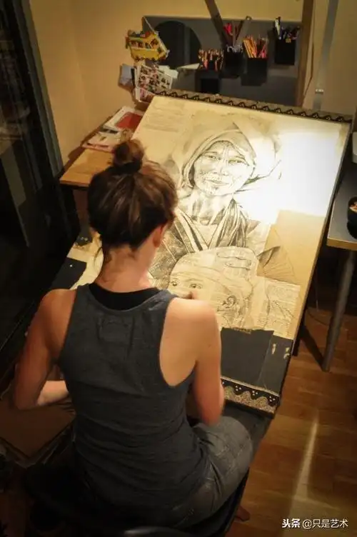 画画的女生不仅漂亮,还特别又气质