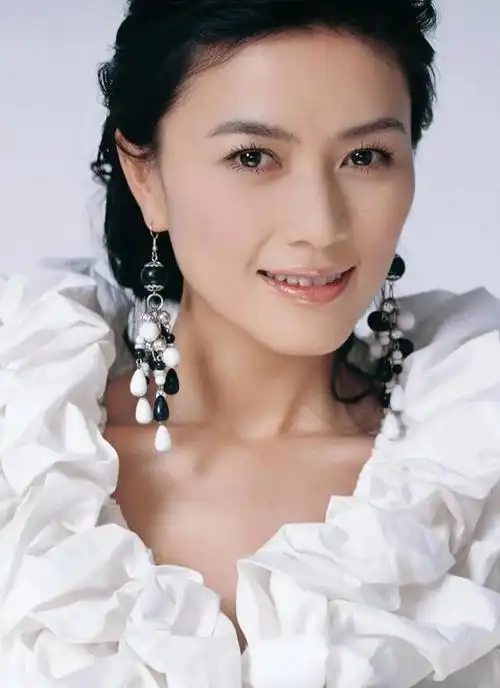 回顾演员田海蓉:父亲瘫痪,接连丧母丧夫,她的坚持让人刮目相看