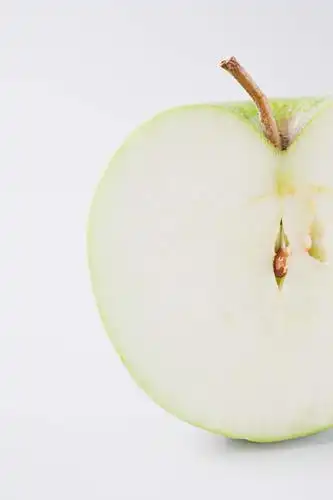 无人,竖图,俯视,室内,特写,白天,白色背景,苹果,水果,切开,阴影,新鲜