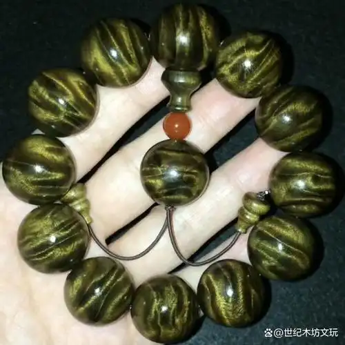 "金丝楠木手串市场价:珍稀木材的美丽与价值"