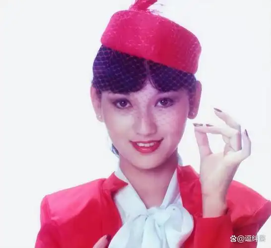 赵雅芝3个儿子长子47岁次子44岁小儿子37岁个个让她骄傲